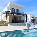 Azul - Pool, Garden, Bbq